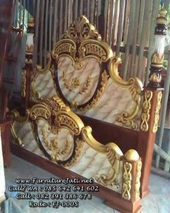 Dipan Tempat Tidur Jati Ukiran Mahkota
