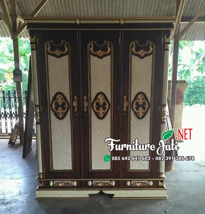 Lemari Pakaian Ukir Kayu Jati 3 Pintu