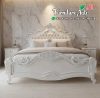 Tempat Tidur Ukiran Mewah Warna Putih